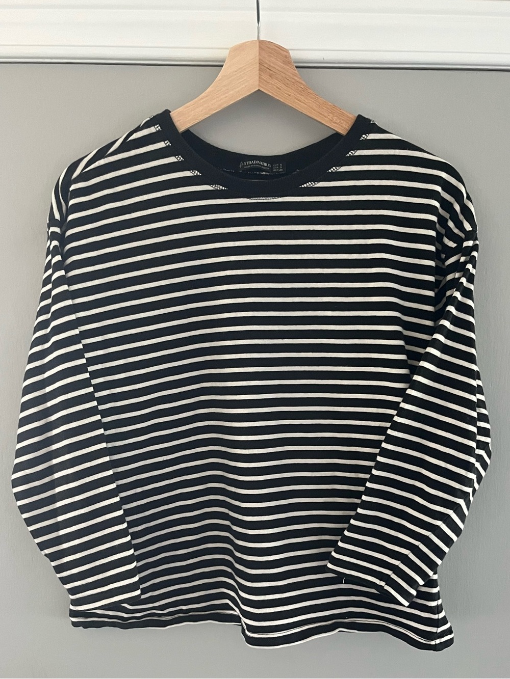 Stradivarius: Black and White Striped Crewneck Top